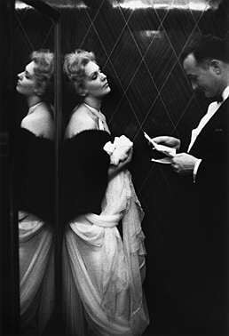 женщина в платье и мужчина