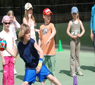 Различия в общении и поведении